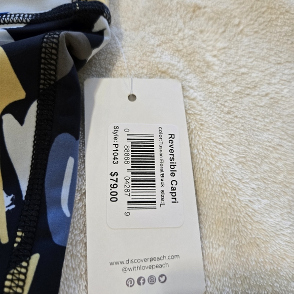 Peach reversible legging floral and black NWT - Picture 2 of 4